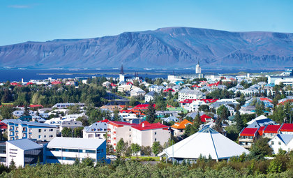 Uitzicht over de stad Reykjavik