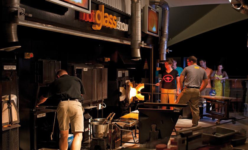 Hot glass show aan boord van Celebrity Solstice