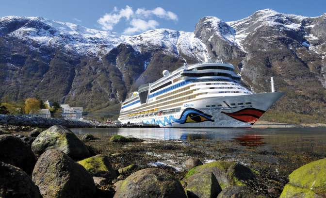 Cruiseschip van AIDAluna van rederij AIDA op zee