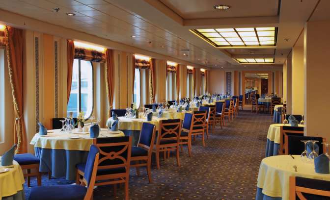 Restaurant Saint-Tropez van cruiseschip neoRiviera