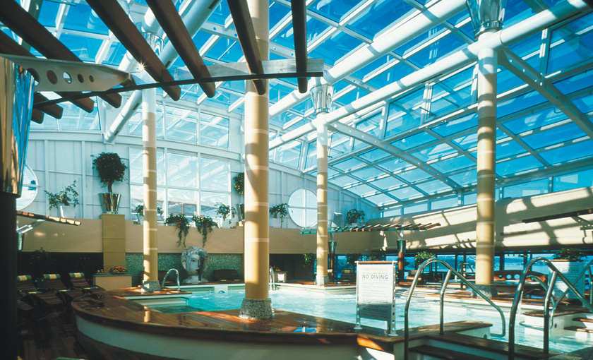 Het zwembad op de Celebrity Millennium van Celebrity Cruises