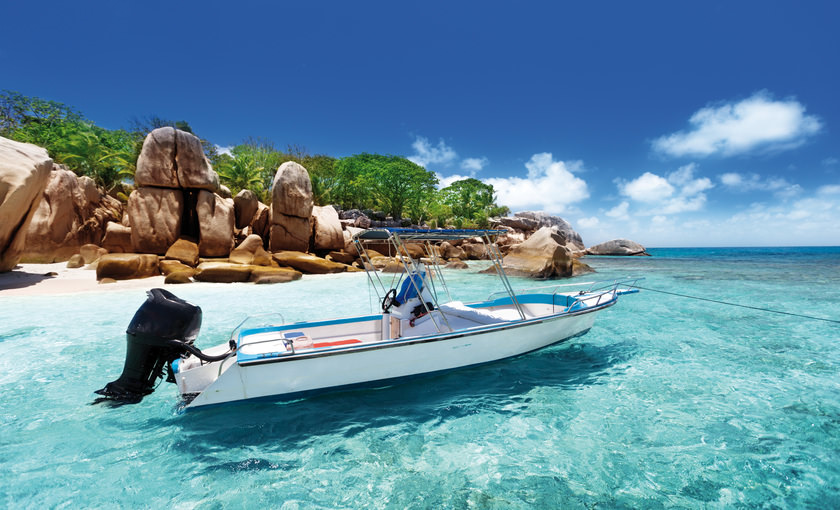 De zee bij de seychellen