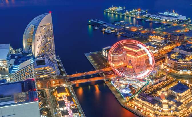 Een reuzenrad in Yokohama, Japan